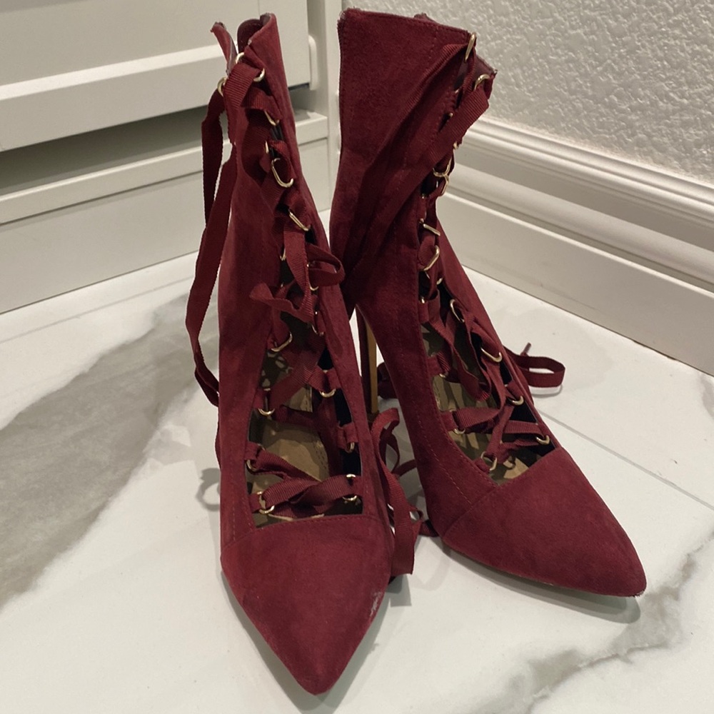 Gorgeous burgundy heels with straps